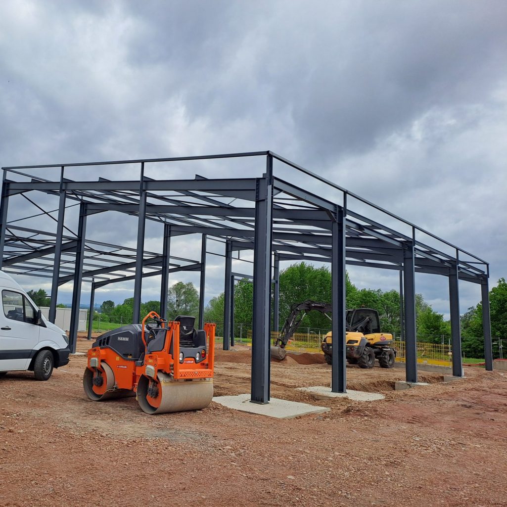 pose charpente metallique industrielle par la société CCBM spécialisée dans la  pose de charpente industrielle à Marcoux dans la Loire 42